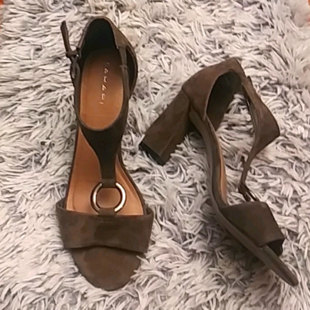 Tahari Suede hunter green heels